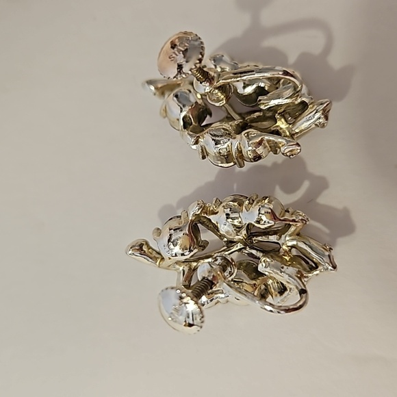 STAR Vintage Red AB Rhinstones on Silvertone Screw-On Earrings - Picture 5 of 6